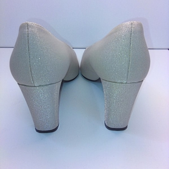 Women's 3" heel 👠, Sparkle Champagne/Nude color, SZ: 7 1/2M - Picture 6 of 13